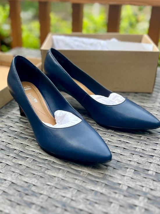 Clarks Shoes - NIB Clarks Crewso Wick Navy Pointed-Toe Low Heel Pumps Brand New Never Worn